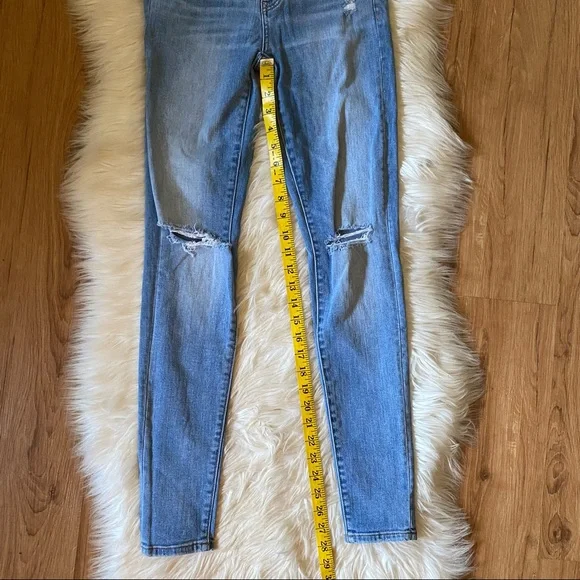 ❌SOLD❌ AMERICAN EAGLE LIGHT DENIM DISTRESSED JEGGING - Picture 9 of 9